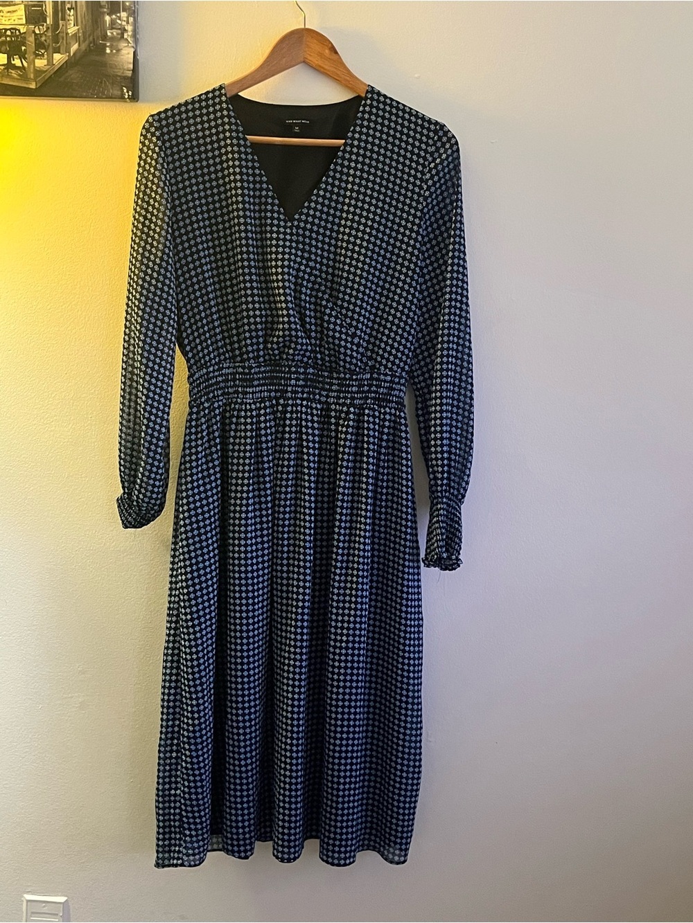 Who What Wear Navy and White Long Sleeve V‑Neck Patterned Dress